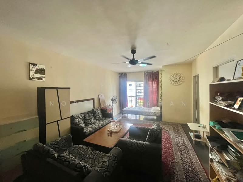 Lakeview Apartments untuk Untuk Dijual - RM 250,000, Apr 2026 - Living Room - PropertyGuru.com.my