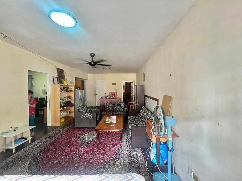 Lakeview Apartments untuk Untuk Dijual - RM 250,000, Apr 2026 - Living Room - PropertyGuru.com.my