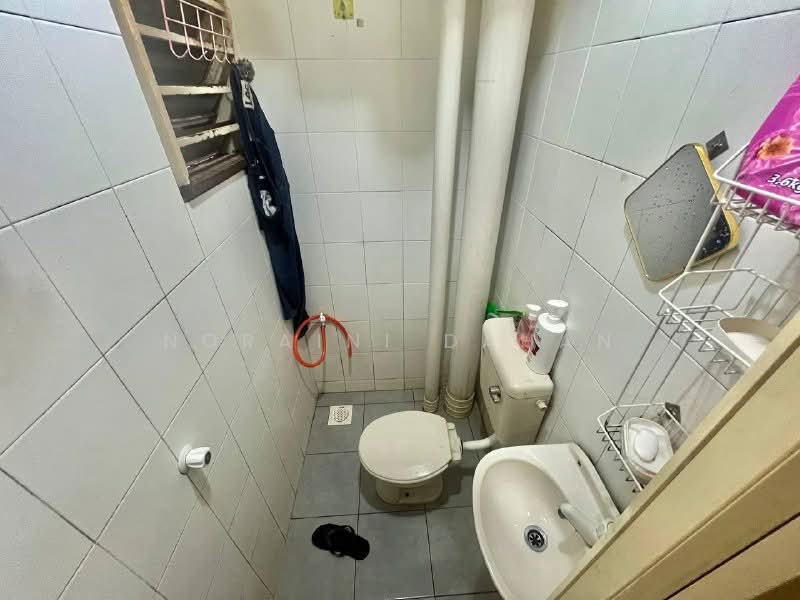 Lakeview Apartments untuk Untuk Dijual - RM 250,000, Apr 2026 - Bathroom - PropertyGuru.com.my