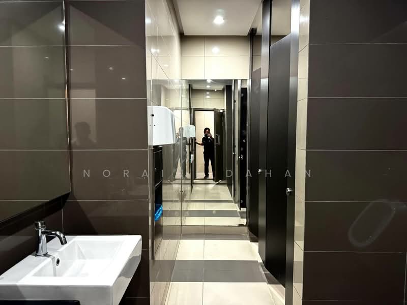 Pejabat untuk Disewa di KL Eco City (Kuala Lumpur) - Noraini Dahan - Bathroom - PropertyGuru.com.my