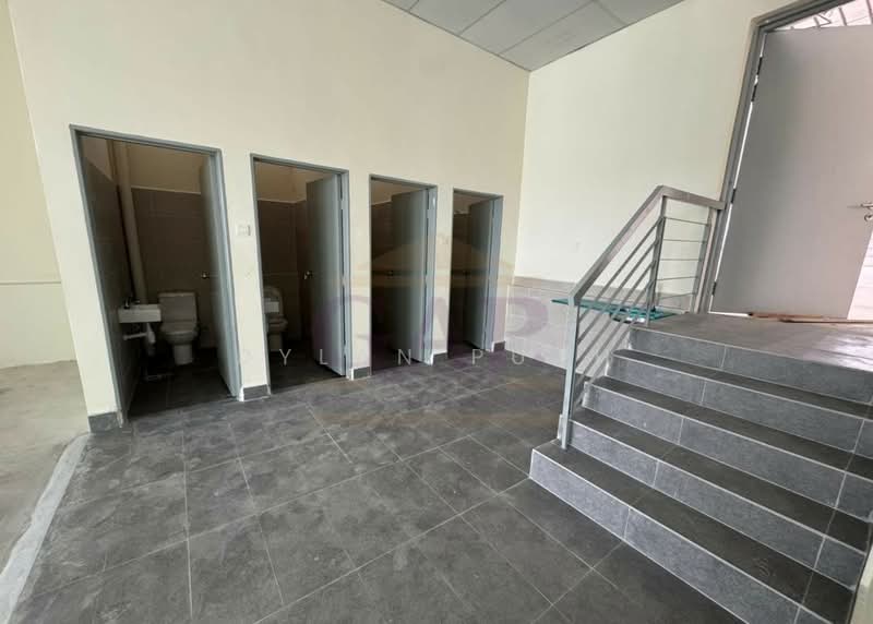 Warehouse for Rent in North Port (Pelabuhan Utara) (Port Klang (Pelabuhan Klang)) - Dylan Puah - Bathroom - PropertyGuru.com.my