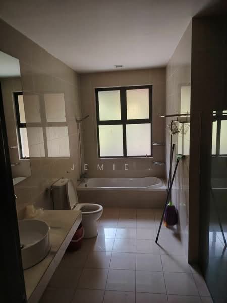 Leisure Farm untuk Untuk Dijual - RM 1,250,000, Apr 2026 - Bathroom - PropertyGuru.com.my