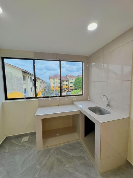 Flat Bandar Selesa Jaya @ Jalan Silat Gayong untuk Untuk Dijual - RM 188,000, Apr 2026 - Kitchen - PropertyGuru.com.my
