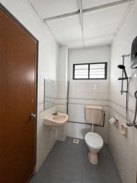 Rumah Teres untuk Dijual di Usj 12 (Subang Jaya) - Tyson Gan - Bathroom - PropertyGuru.com.my
