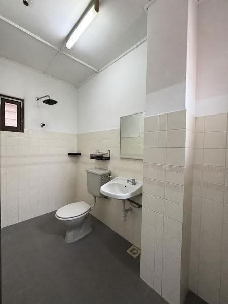 Rumah Teres untuk Dijual di Usj 12 (Subang Jaya) - Tyson Gan - Bathroom - PropertyGuru.com.my