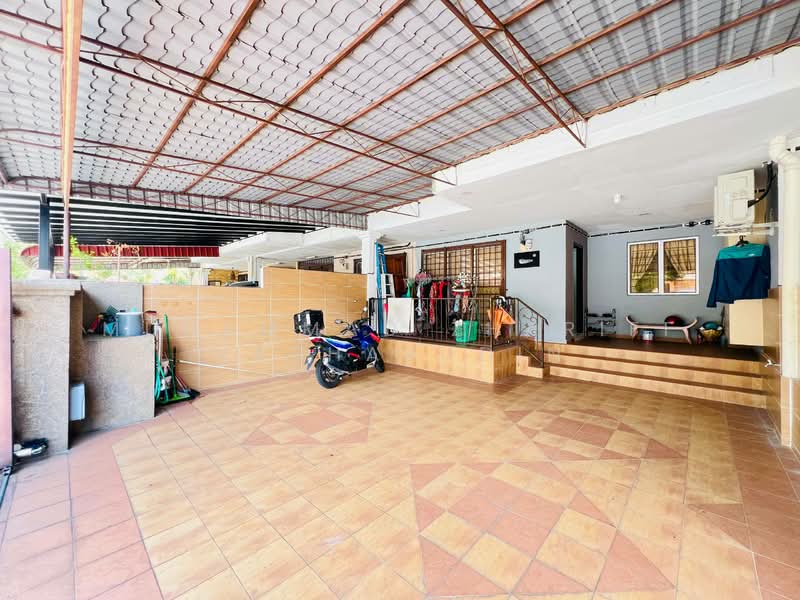 2-storey Terraced House for Sale in Taman Universiti (Bangi) - Muhammad Zhariff Nasharudin - Exterior - PropertyGuru.com.my