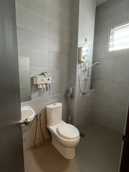 Semi-Detached House for Sale in Bandar Kulai (Kulai) - Eric Tee - Bathroom - PropertyGuru.com.my
