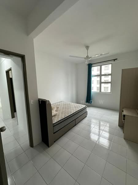 Apartment for Rent at Pangsapuri Pulai Mutiara - Ethan How - Bedroom - PropertyGuru.com.my