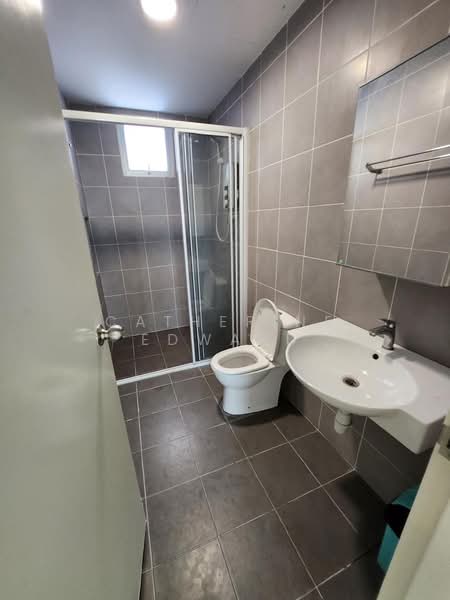 Servis Apartment untuk Disewa di Savanna Executive Suite @ Southville City - Catherine Edward - Bathroom - PropertyGuru.com.my