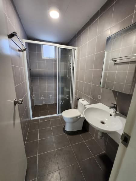 Servis Apartment untuk Disewa di Savanna Executive Suite @ Southville City - Catherine Edward - Bathroom - PropertyGuru.com.my