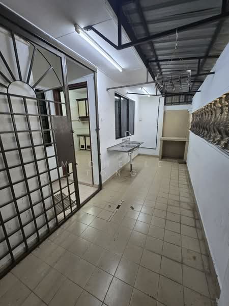 2-storey Terraced House for Sale in Taman Bukit Mewah (Tampoi) - Michelle Fong - Kitchen - PropertyGuru.com.my