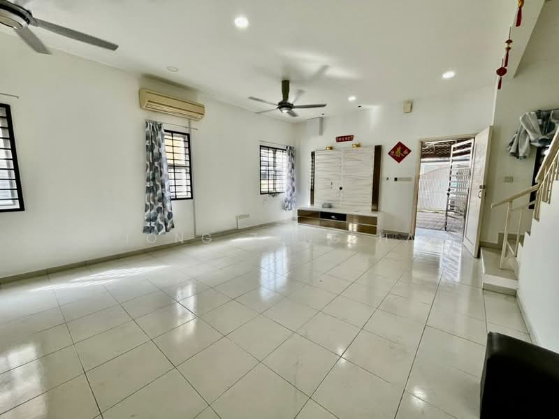 Taman Nusa Bayu untuk Untuk Dijual - RM 638,000, Apr 2026 - Living Room - PropertyGuru.com.my