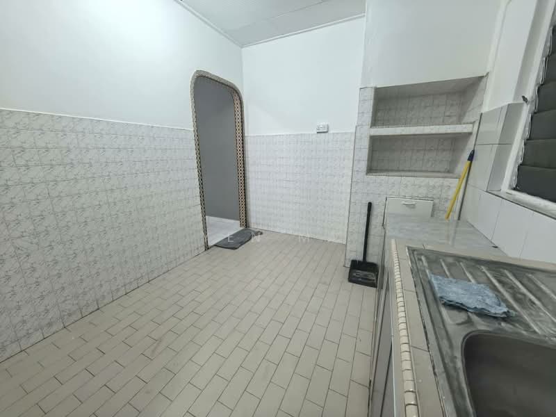 Flat for Sale at Flat Taman Ungku Tun Aminah - Yen Ma - Kitchen - PropertyGuru.com.my