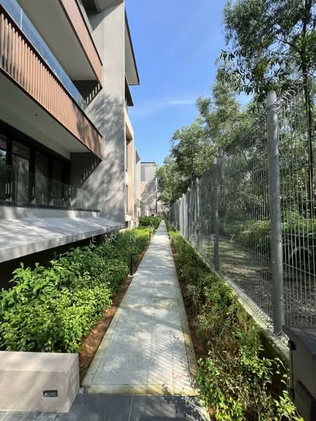 Rear Walkway