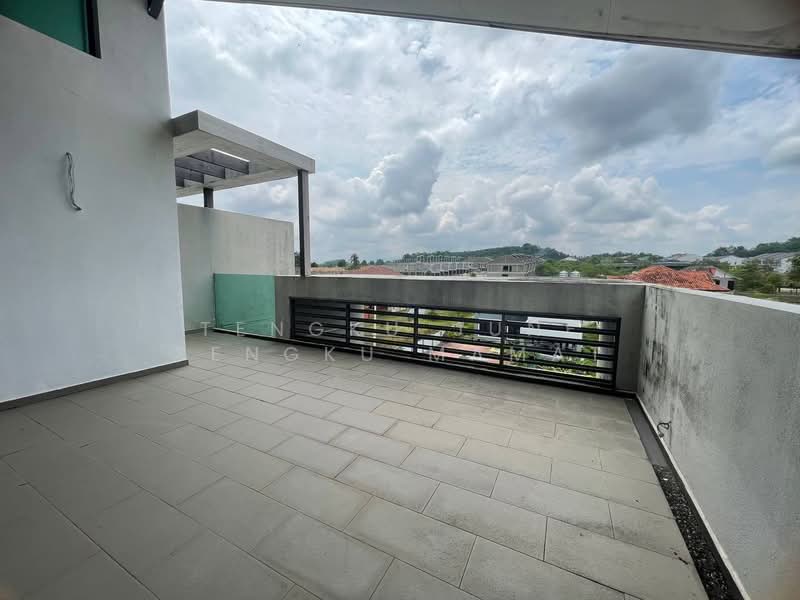 Rumah Banglo untuk Dijual di Bangi (Selangor) - Tengku June Tengku Mamat - Balcony - PropertyGuru.com.my
