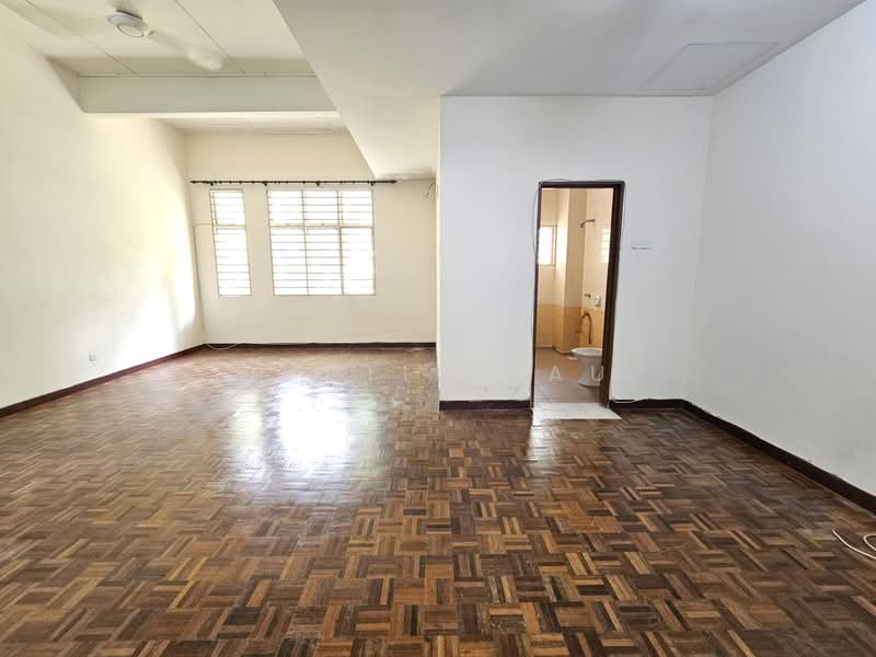 2-storey Terraced House for Sale in Denai Alam (Shah Alam) - Justin Tau - Living Room - PropertyGuru.com.my