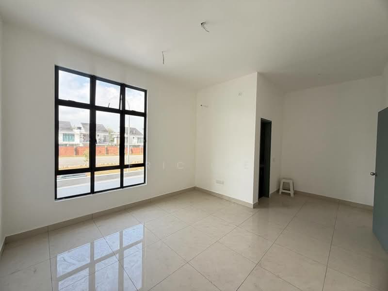 2-storey Terraced House for Sale in Straits View (Johor Bahru) - Eric Lee - Living Room - PropertyGuru.com.my