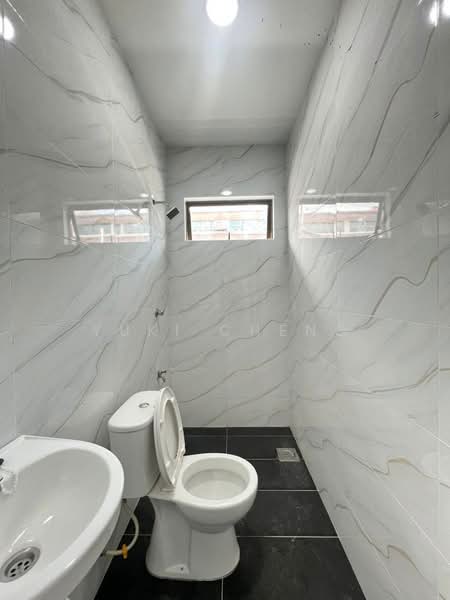 Rumah Teres 1 Tingkat untuk Dijual di Taman Puteri Wangsa (Ulu Tiram) - Yuki Cheng - Bathroom - PropertyGuru.com.my