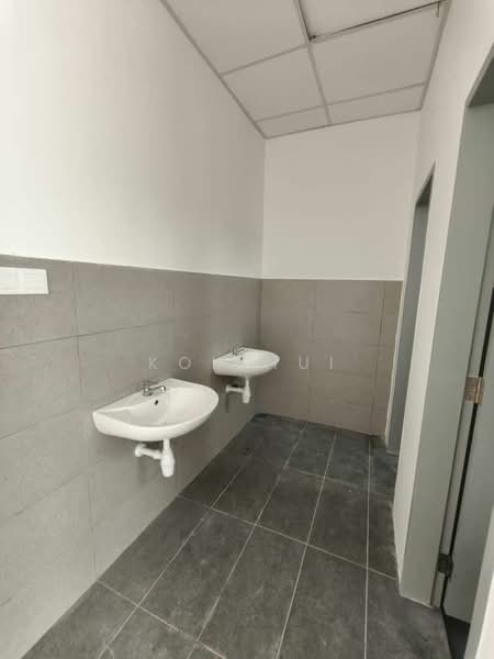 Shop / Office for Rent in Austin Crest (Johor Bahru) - Kok Hui - Bathroom - PropertyGuru.com.my