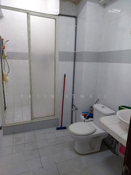 Condominium for Sale at Sri Lojing Condominiums - Fatin Ismail - Bathroom - PropertyGuru.com.my