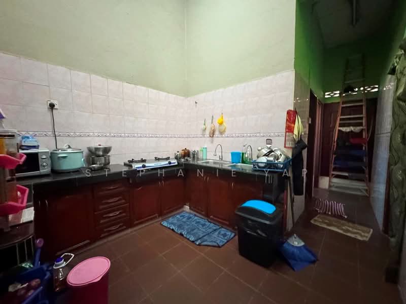 1-storey Terraced House for Sale in Taman Jaya Utama (Telok Panglima Garang) - Stephanie Yap - Kitchen - PropertyGuru.com.my