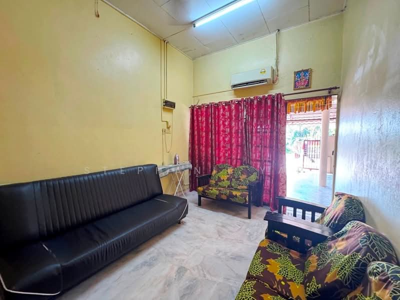 1-storey Terraced House for Sale in Taman Jaya Utama (Telok Panglima Garang) - Stephanie Yap - Living Room - PropertyGuru.com.my