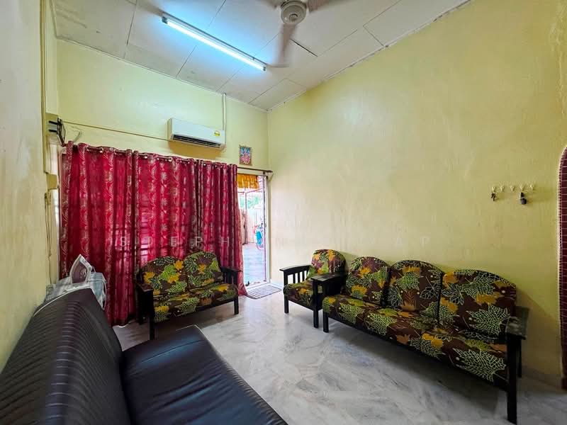1-storey Terraced House for Sale in Taman Jaya Utama (Telok Panglima Garang) - Stephanie Yap - Living Room - PropertyGuru.com.my