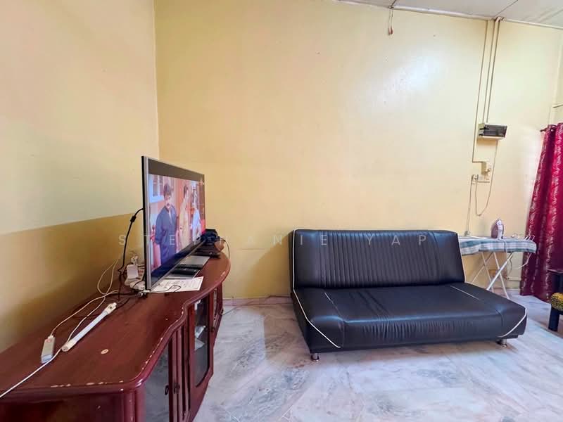 1-storey Terraced House for Sale in Taman Jaya Utama (Telok Panglima Garang) - Stephanie Yap - Living Room - PropertyGuru.com.my