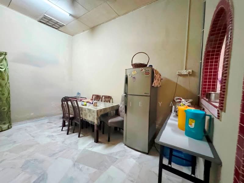 1-storey Terraced House for Sale in Taman Jaya Utama (Telok Panglima Garang) - Stephanie Yap - Dining Room - PropertyGuru.com.my