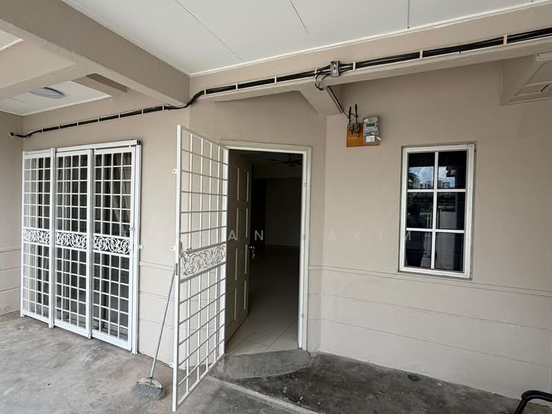 2-storey Terraced House for Rent in Bandar Baru Bangi (Selangor) - Lukman Hakim - Entrance - PropertyGuru.com.my