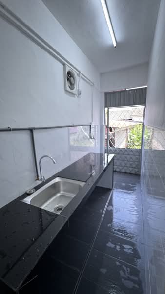 Kampung Baru Kanthan untuk Untuk Disewa - RM 1,300 /bulan, Apr 2026 - Kitchen - PropertyGuru.com.my