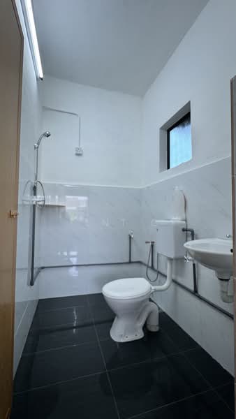 Kampung Baru Kanthan untuk Untuk Disewa - RM 1,300 /bulan, Apr 2026 - Bathroom - PropertyGuru.com.my