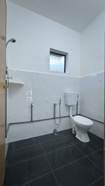 Kampung Baru Kanthan untuk Untuk Disewa - RM 1,300 /bulan, Apr 2026 - Bathroom - PropertyGuru.com.my