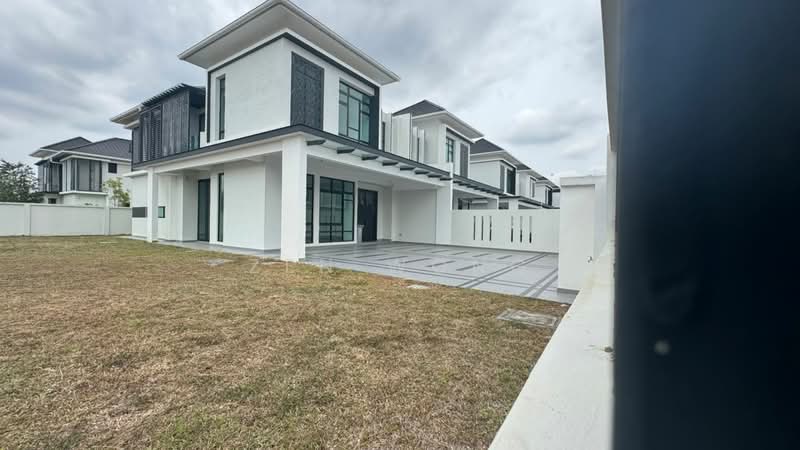 Semi-Detached House for Sale in Setia Tropika (Johor Bahru) - Zen Wong - Exterior - PropertyGuru.com.my