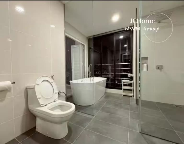 Service Residence for Sale at Southkey Mosaic - Eric Lee - Bathroom - PropertyGuru.com.my