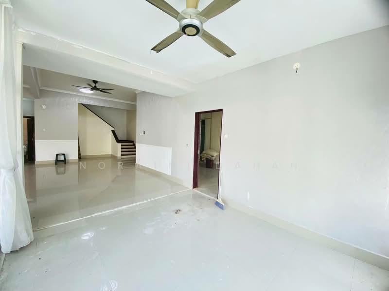 Semi-Detached House for Sale in Shah Alam (Selangor) - Noraini Dahan - Living Room - PropertyGuru.com.my