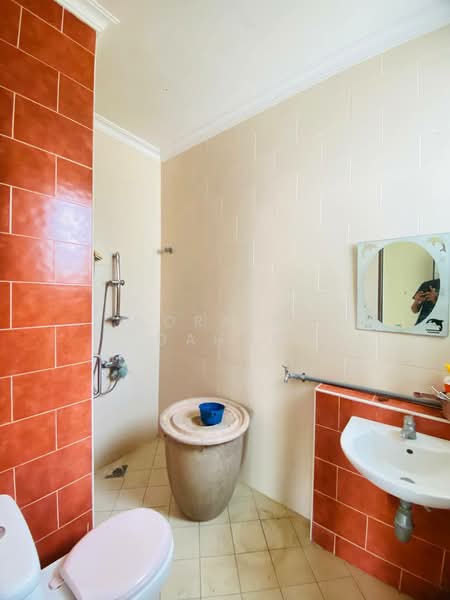 Semi-Detached House for Sale in Shah Alam (Selangor) - Noraini Dahan - Bathroom - PropertyGuru.com.my