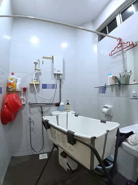Rumah Teres 2 Tingkat untuk Dijual di Taman Desa Tebrau (Tebrau) - Karl Lim - Bathroom - PropertyGuru.com.my