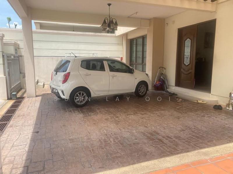 3-storey Terraced House for Sale in Batu Uban (Gelugor) - Alice Ooi - Exterior - PropertyGuru.com.my