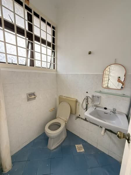 2-storey Terraced House for Sale in Taman Desa Cemerlang (Ulu Tiram) - Wallace Ang - Bathroom - PropertyGuru.com.my