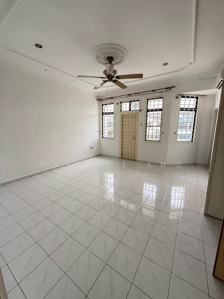2-storey Terraced House for Sale in Taman Desa Cemerlang (Ulu Tiram) - Wallace Ang - Living Room - PropertyGuru.com.my