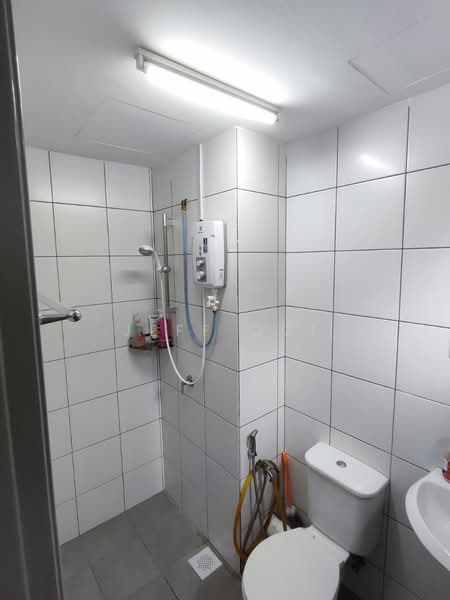 Servis Apartment untuk Dijual di The Stone - Jeff Ooi - Bathroom - PropertyGuru.com.my