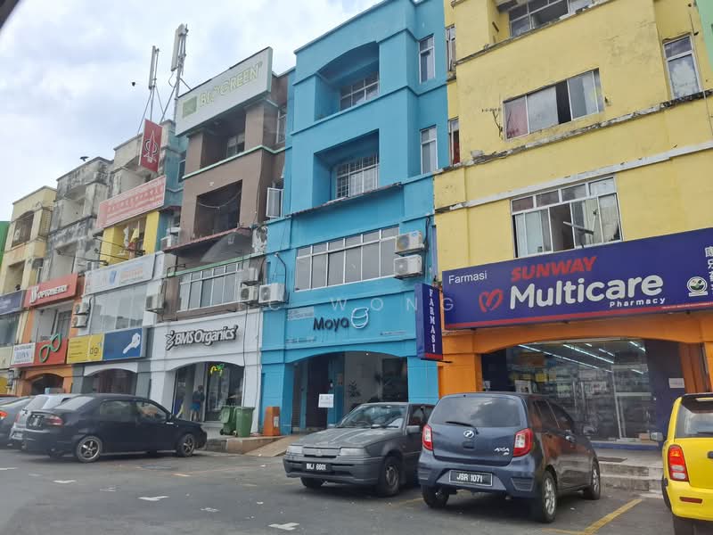Shop for Rent in Bandar Puchong Utama (Puchong) - FC Wong - Exterior - PropertyGuru.com.my