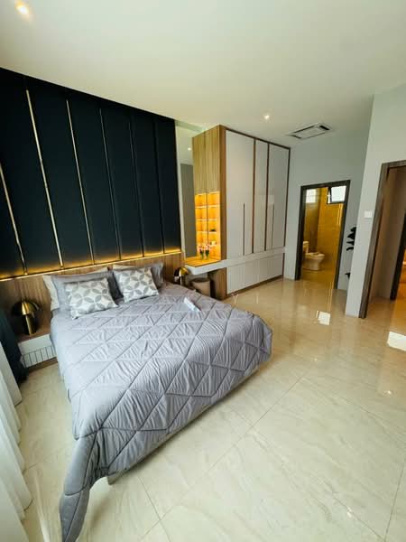 Servis Apartment untuk Dijual di Ambience Residence (Residensi Nikel) - Kak Yi - Master Bedroom - PropertyGuru.com.my