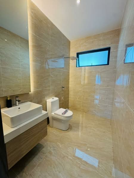 Servis Apartment untuk Dijual di Ambience Residence (Residensi Nikel) - Kak Yi - Bathroom 1 (Attached to Master Bedroom) - PropertyGuru.com.my