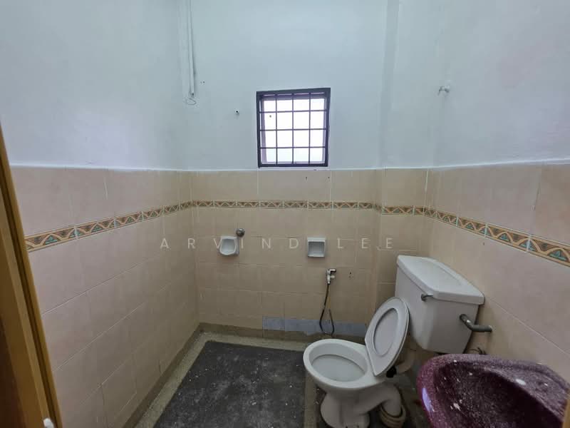 Below Market Value Double Stry Landed 4r3b Jalan Pending Bandar Puteri Klang untuk Untuk Dijual - RM 478,000, Apr 2026 - Bathroom - PropertyGuru.com.my