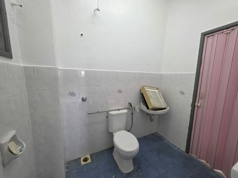 Below Market Value Double Stry Landed 4r3b Jalan Pending Bandar Puteri Klang untuk Untuk Dijual - RM 478,000, Apr 2026 - Bathroom - PropertyGuru.com.my