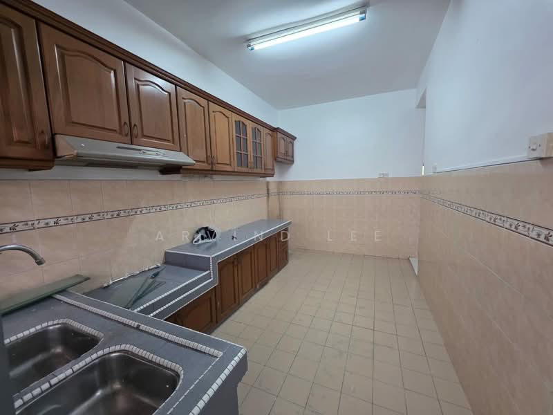 Below Market Value Double Stry Landed 4r3b Jalan Pending Bandar Puteri Klang untuk Untuk Dijual - RM 478,000, Apr 2026 - Kitchen - PropertyGuru.com.my