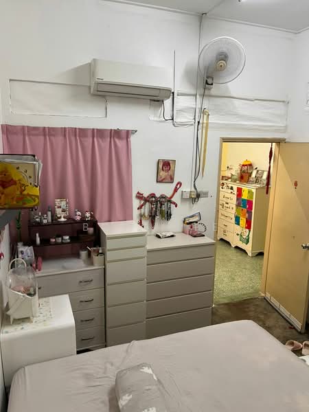 Rumah Teres 1 Tingkat untuk Dijual di Taman Serangkai (Jalan Klang Lama (Old Klang Road)) - Bobo Lee - Bedroom - PropertyGuru.com.my