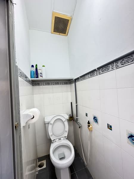 1-storey Terraced House for Sale in Taman Johor Jaya (Johor Bahru) - Wendy Too - Bathroom - PropertyGuru.com.my